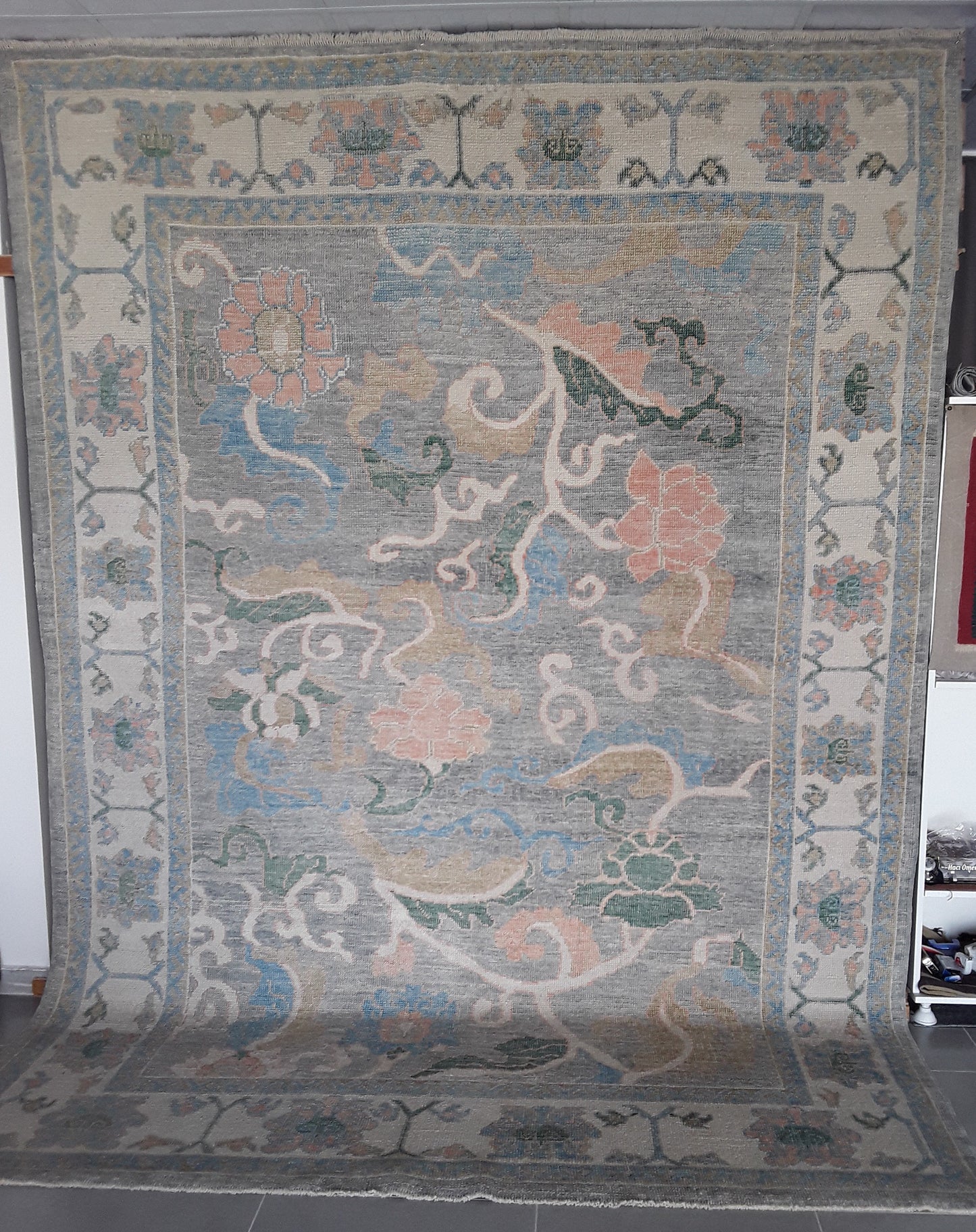 Handwoven Floral Wool Uşak Rug